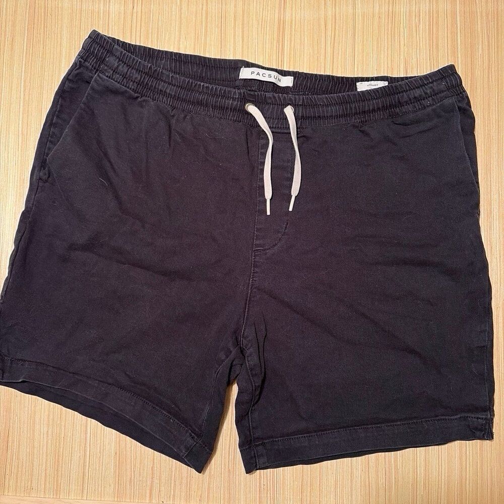 Men’s navy shorts